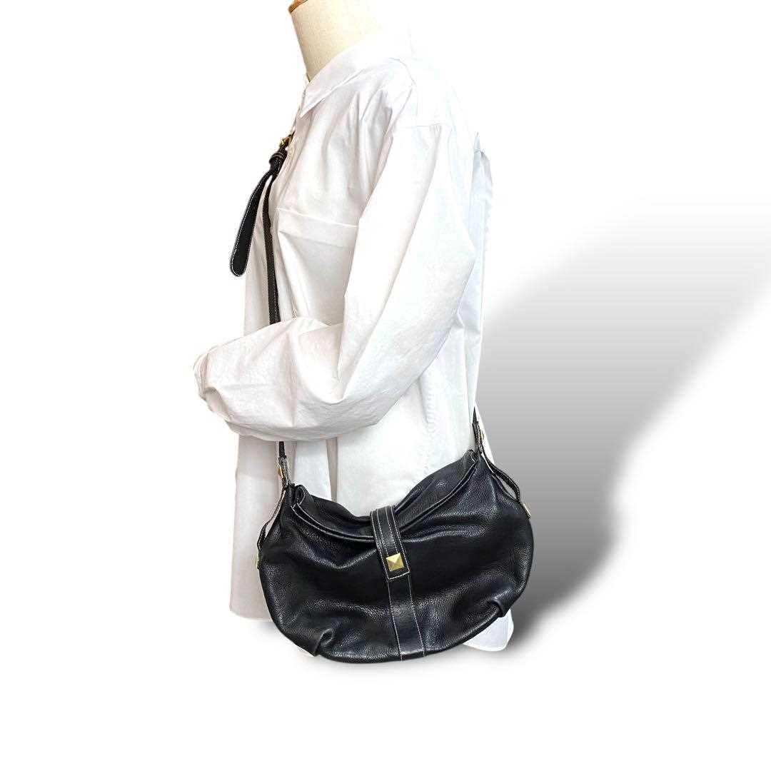Vintage GIVENCHY studded shoulder bag, black, casual, women's, used, from Japan Vintage GIVENCHY studded shoulder bag, black, casual, women's, used, from Japan