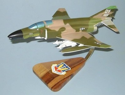 USAF McDonnell Douglas F-4 Phantom II 555th TFS Desk Top 1/48 Model SC Airplane