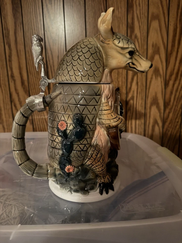 Tradex EX Corona Armadillo Personaje Piedra Foto 4 de 4