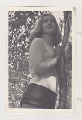 Pretty Cute Young Woman Attractive Lady Girl Female Nice Vintage Snapshot Photo