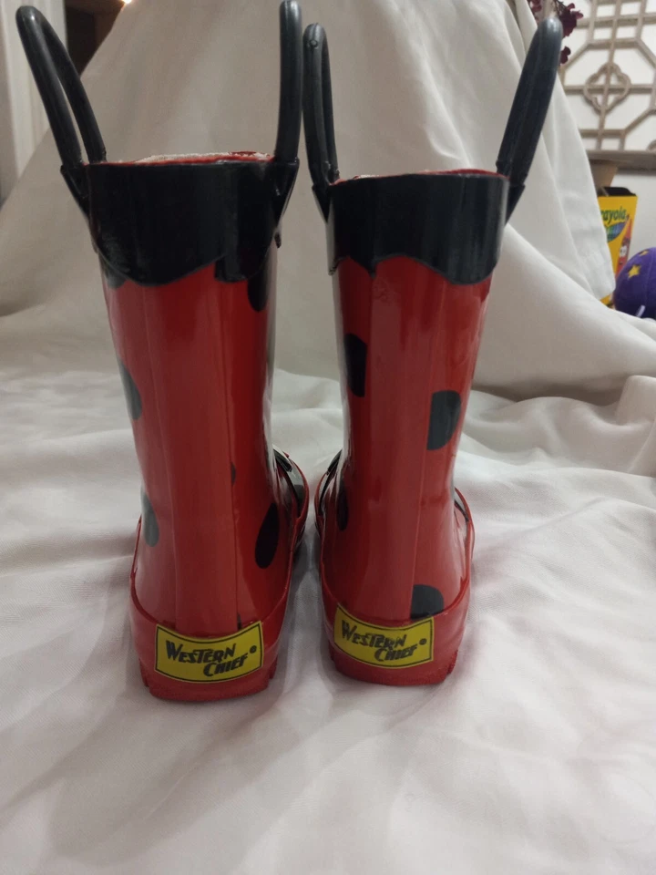 Botas de chuva Western Chief Lady Bug infantis tamanho 5 vermelhas com alças - Imagem 4 de 4