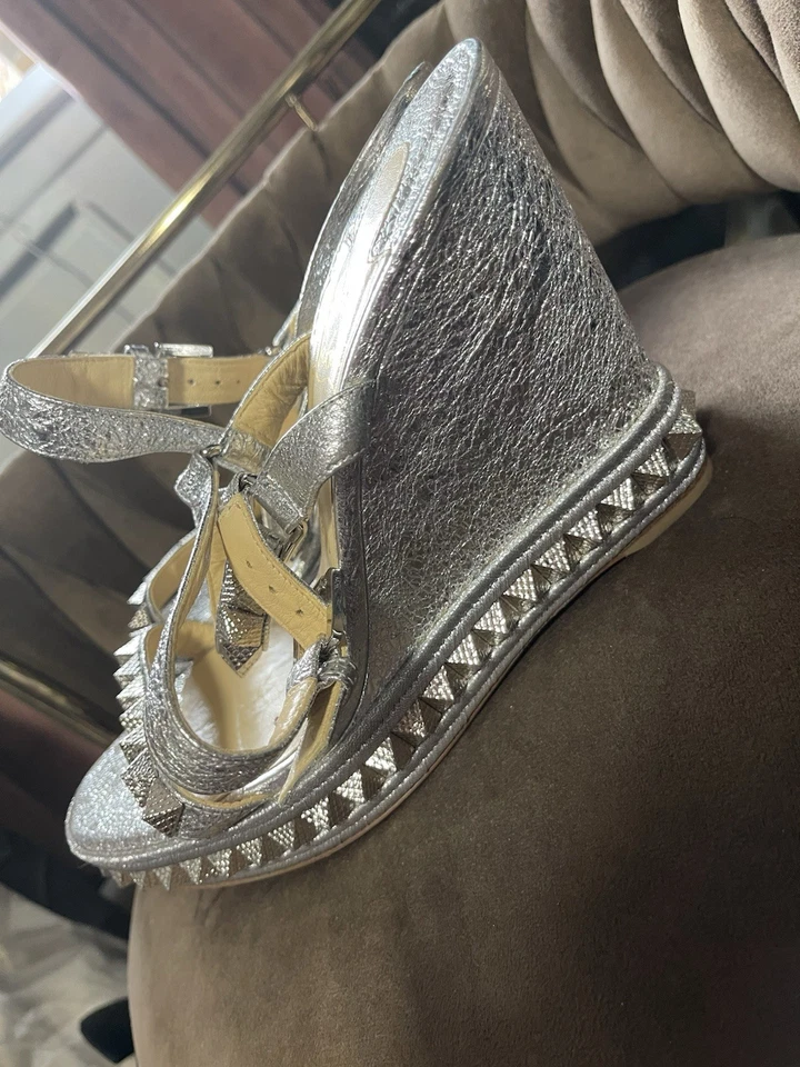 NUEVO EN CAJA Christian Louboutin PYRACLOU Brillo Alpargata Cuña Sandalia Plateada 40EU/10 Foto 2 de 4