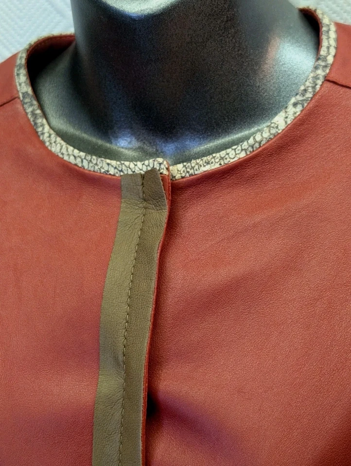 Jaqueta de couro vermelha com cinto Elie Tahari S - Imagem 3 de 4