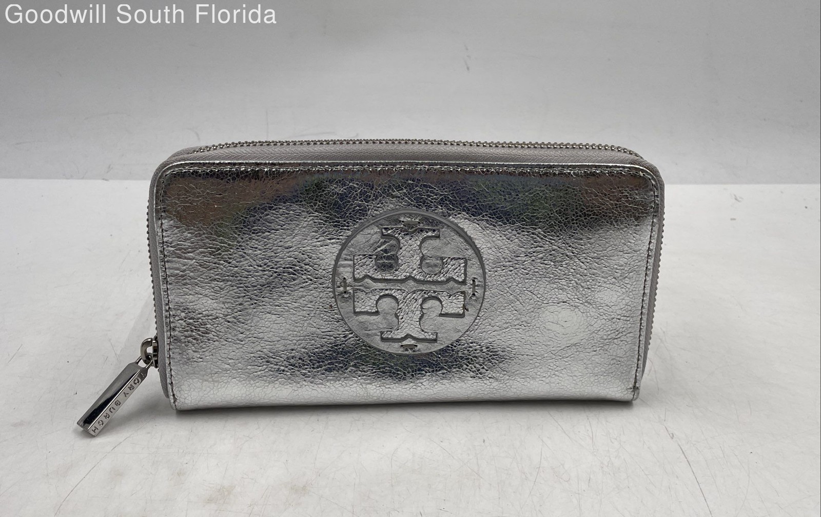 Authentic Tory Burch Womens Silver Tone Leather Zip-Around Wallet Stained