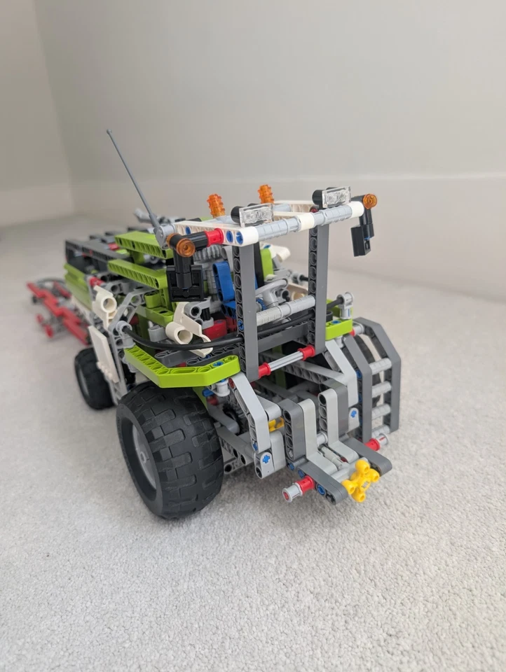 LEGO Technic 8274 Combine Harvester, photo 4 of 5