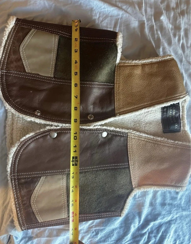 Chaleco de cuero para niños pequeños hecho a mano Foto 3 de 4