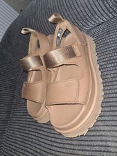 Image of UGG SANDALS SIZE 5