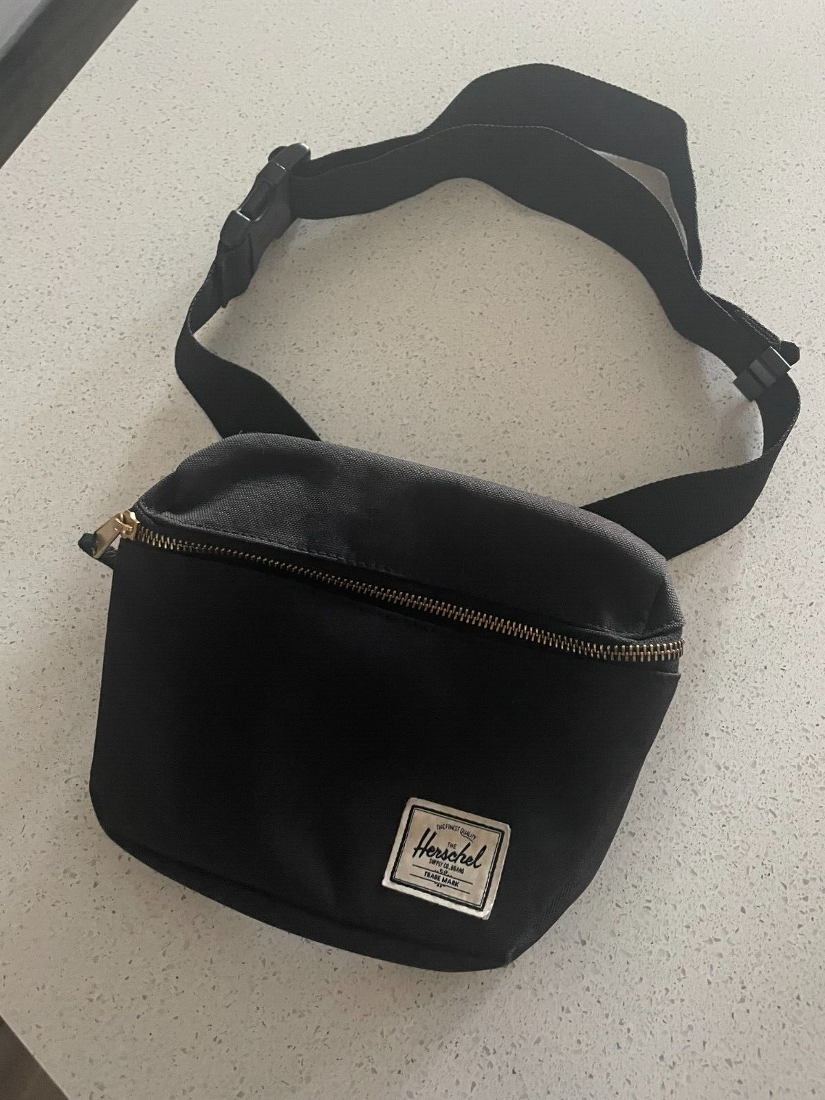 Herschel Fifteen Hip Pack in Black