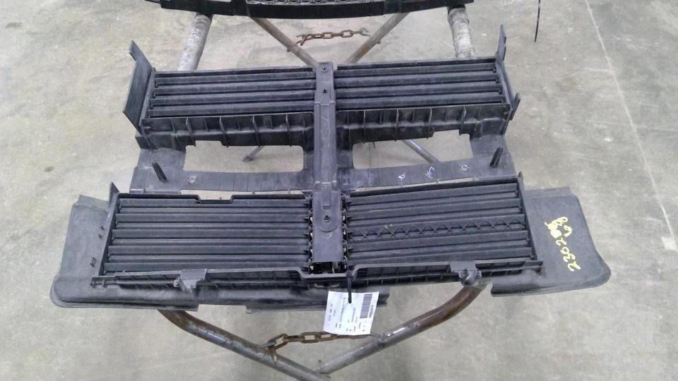 Used Radiator Shutter Assembly fits: 2014 Lincoln Mks  Grade B - Image 3 of 4