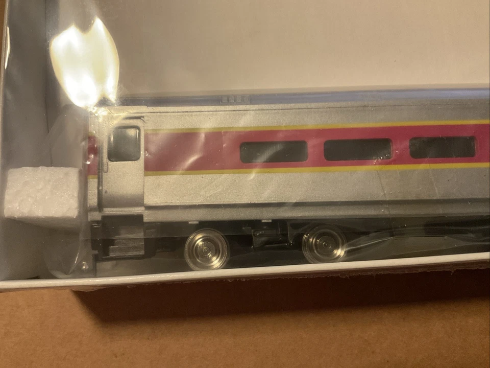 New Walthers 85' MBTA Horizon Commuter Coach Passenger Car 932-6073 "MINT" - Imagem 4 de 4
