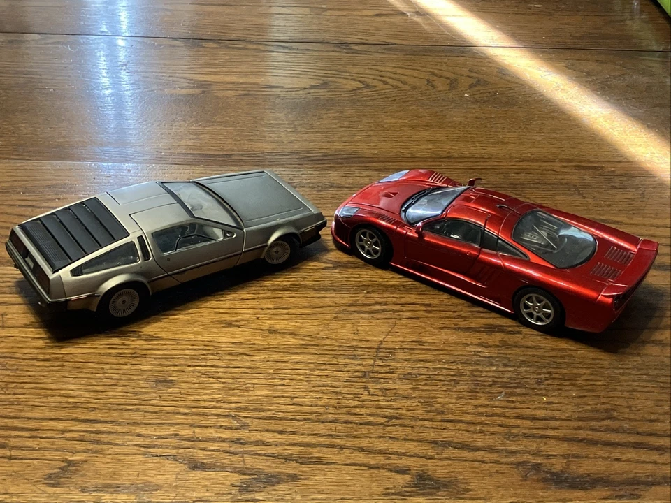 1:18 diecast cars Delorean & Saleen - Image 2 of 4