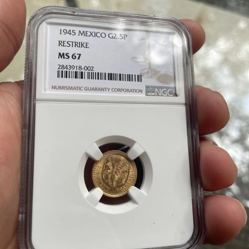 1945 Mexico gold 2 1/2 Pesos, 2.5 or dos y medio, NGC MS67