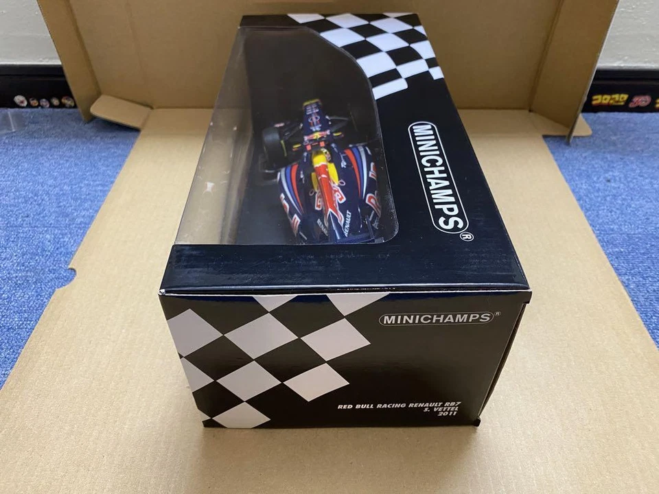 MINICHAMPS 1/18 Red Bull Racing Renault RB7 Sebastian Vettel 2011 NEW From Japan - Image 3 of 4