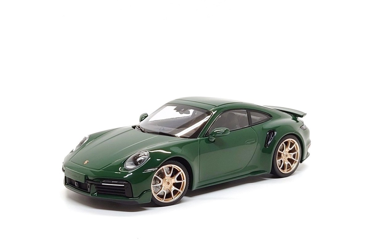 Minichamps 1:18 Porsche 911 Turbo S (992) Sport Design in Irish