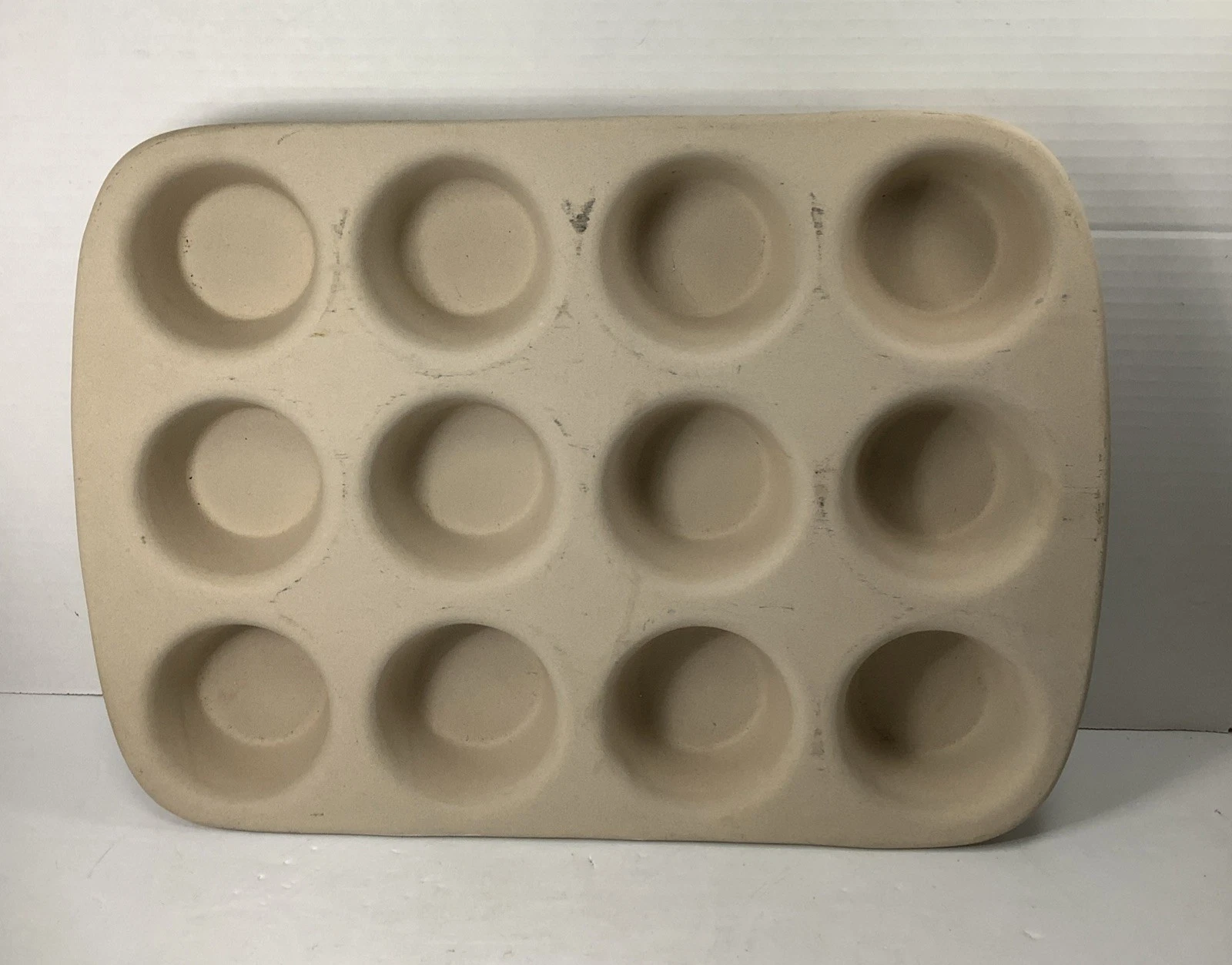 Pampered Chef 1465 12 Muffin Cupcake Pan Stone Dish Stoneware