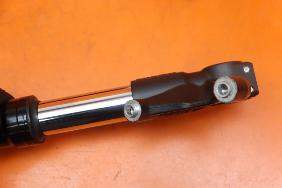 6.０ツイン　ザー　oss オーストラリアハンドシェイプ　新品 2024 2019-2025 KAWASAKI NINJA ZX6R OEM FRONT FORKS SHOCK