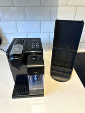 De'Longhi Nespresso Lattissima Touch Coffee Machine and Capsule Holder