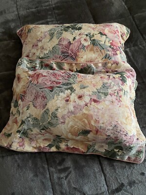 Vintage Set of 2. Decorative Floral Pillows. 20'' x 15''