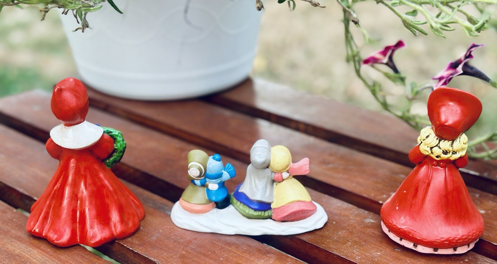 MCM VTG Lot Of 3 Holland & Bryon Caroler’s Village Hand Painted Christmas Scene