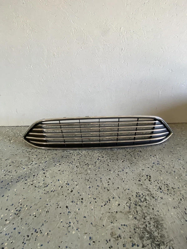 Ford Focus Grille 2015 2016 2017 2018 Used Oem fm5j8200acw