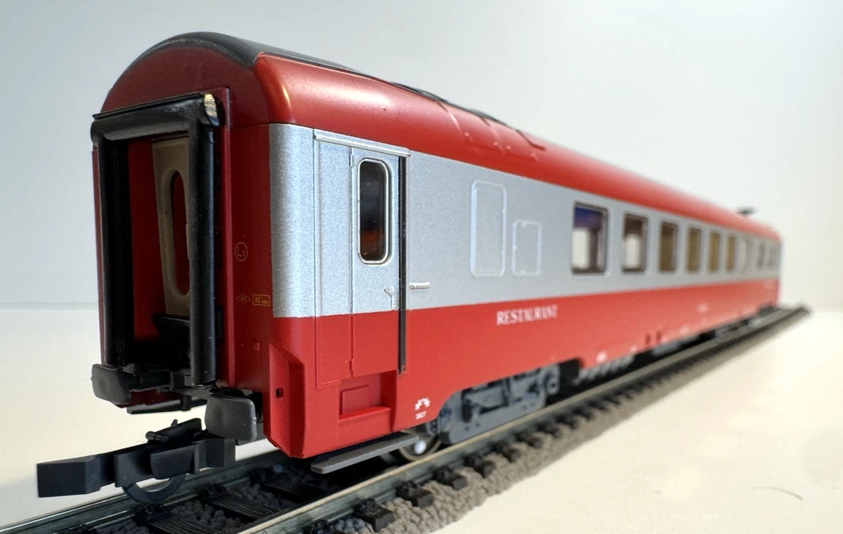 ROCO 45600 - VOITURE UIC - SNCF A9 - UIC 1ère CL - VERT - H0 - NEUVE