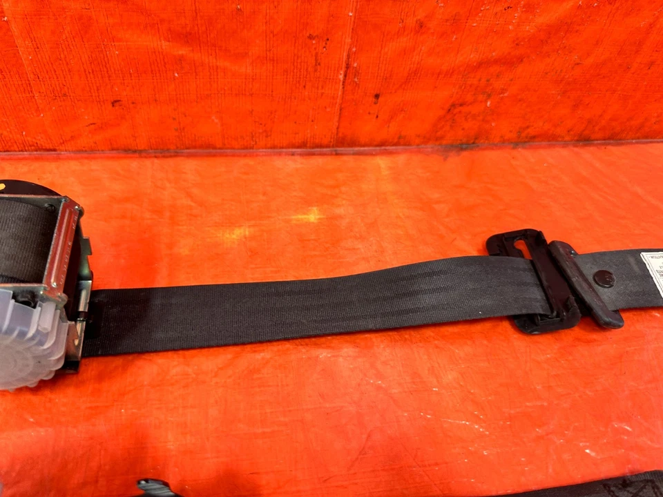 10-16 HYUNDAI GENESIS CUPÉ - CINTURONES DE SEGURIDAD TRASEROS - CINTURONES DE SEGURIDAD IZQUIERDO Y DERECHO - OEM 299 Foto 4 de 4