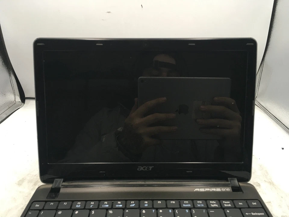 ACER ASPIRE ONE 722 -FOR PARTS/NO POWER- AMD C60 - 4GB RAM - 11" -NO OS-READ- BB - Image 2 of 4