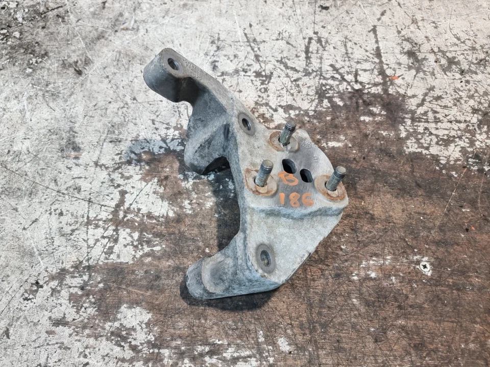 Volvo V40 R Design Engine Mounting Bracket 2.0 2014 MK3 Prefacelift OEM 30778783 - Image 4 of 4