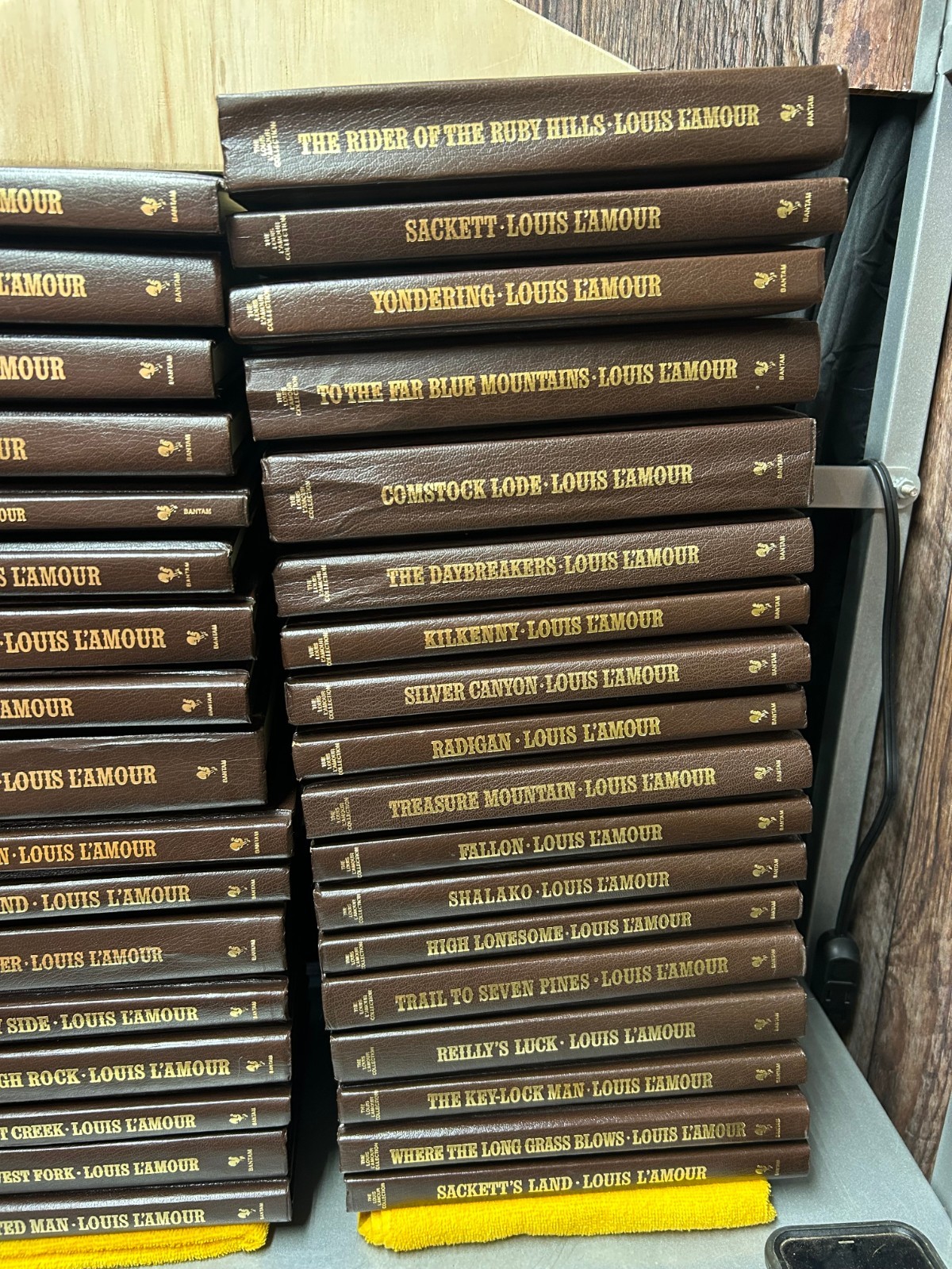 LOUIS L'AMOUR LEATHERETTE HC BOOKS SACKETT BANTAM WESTERN - Pick Your Title Menu
