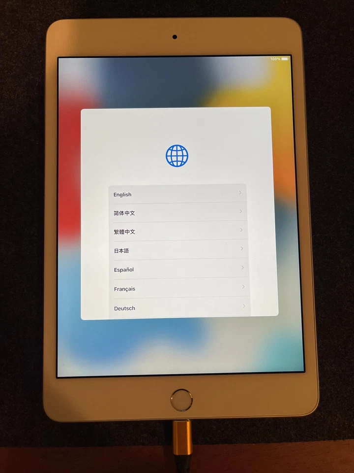 Apple iPad Mini 4 128GB WiFi silver - Image 2 of 3