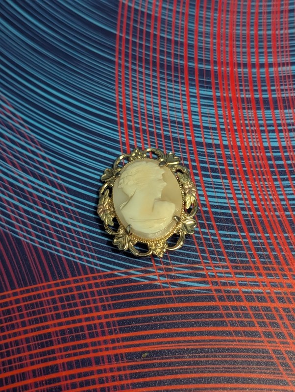 Vintage Florenza Shell Carved Cameo Brooch. Gold Plated W/ Rose Gold.