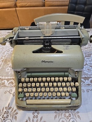 SG 1 Olympia Typewriter West Germany 1950s, Very good condition
