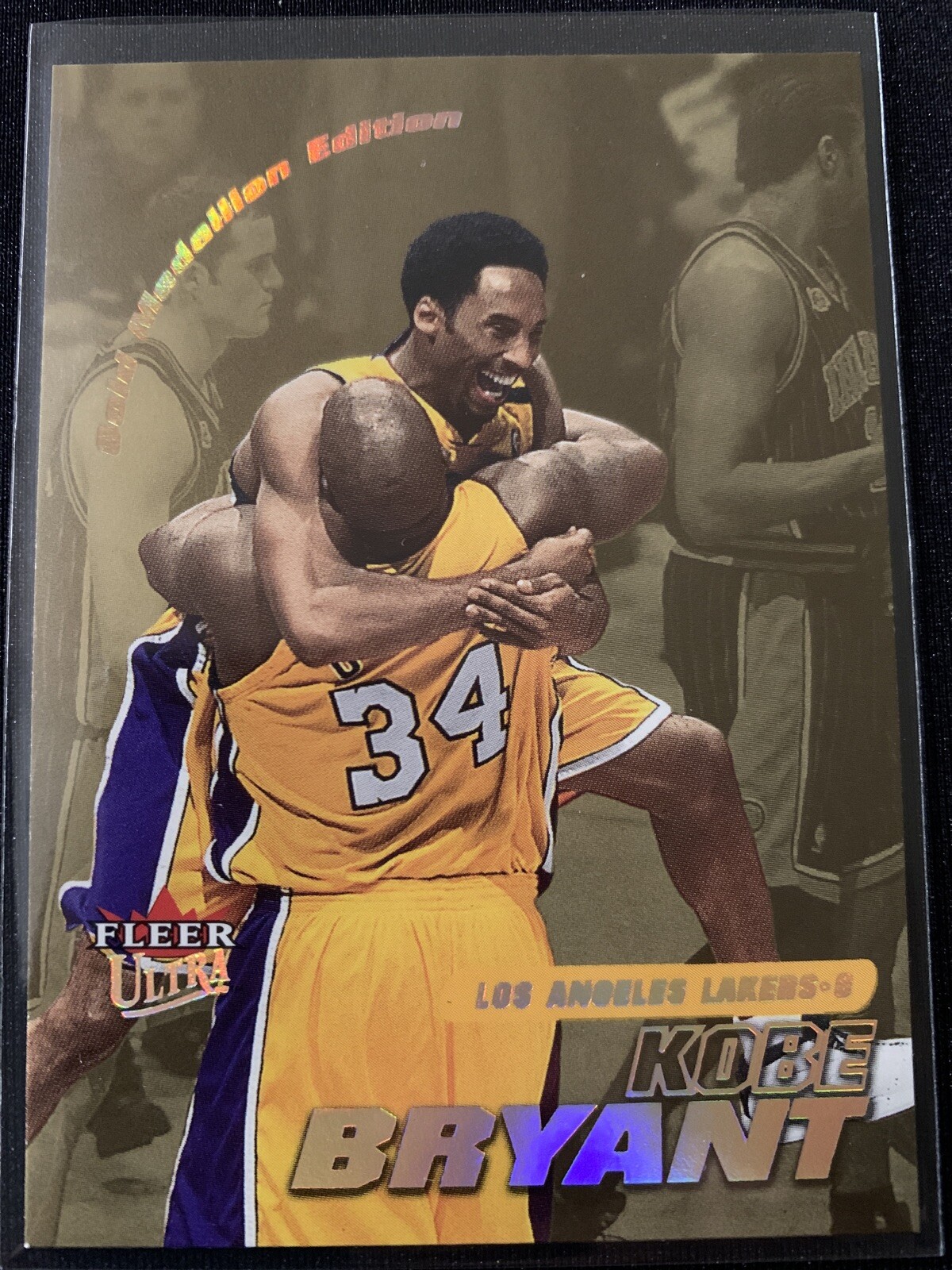 KOBE BRYANT 2000-01 Fleer Ultra GOLD MEDALLION hugging Shaq - Iconic RARE Card!!