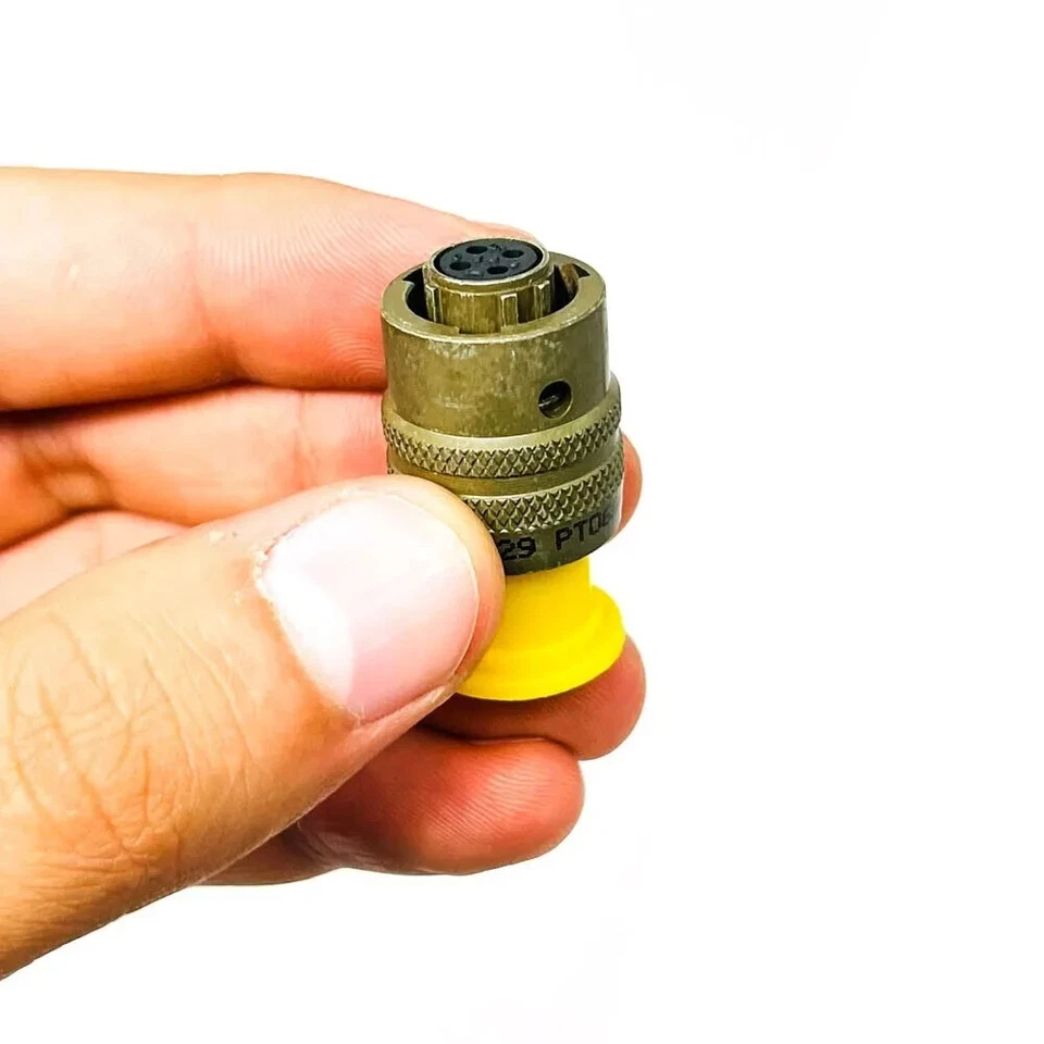 Bendix PT06A-8-4S(SR) Circular Mil Spec Connector 4 Position, Female Solder - Image 4 of 4