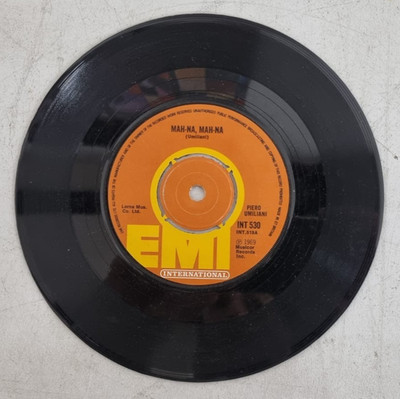 45 Umdrehungen 7'' INT 530 Piero Umiliani - Mah-Na, Mah-Na / You Tried To Warn Me