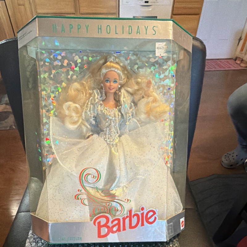 Mattel Happy Holidays Barbie Special Edition Fashion Doll 12in Original Unopened