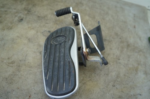 05 YAMAHA VSTAR 650 LEFT FLOORBOARD E-1090