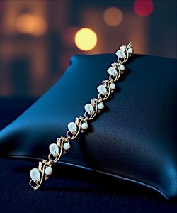 Authentic 1956 CROWN TRIFARI GOLD PLATED SUMMER WHITE THERMOSET PEBBLE BEACH LINK BRACELET