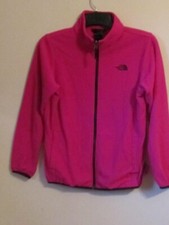 THE NORTH FACE GIRL'S XL PINK JACKET WITH BLACK ZIPPER AND ACCENTS.