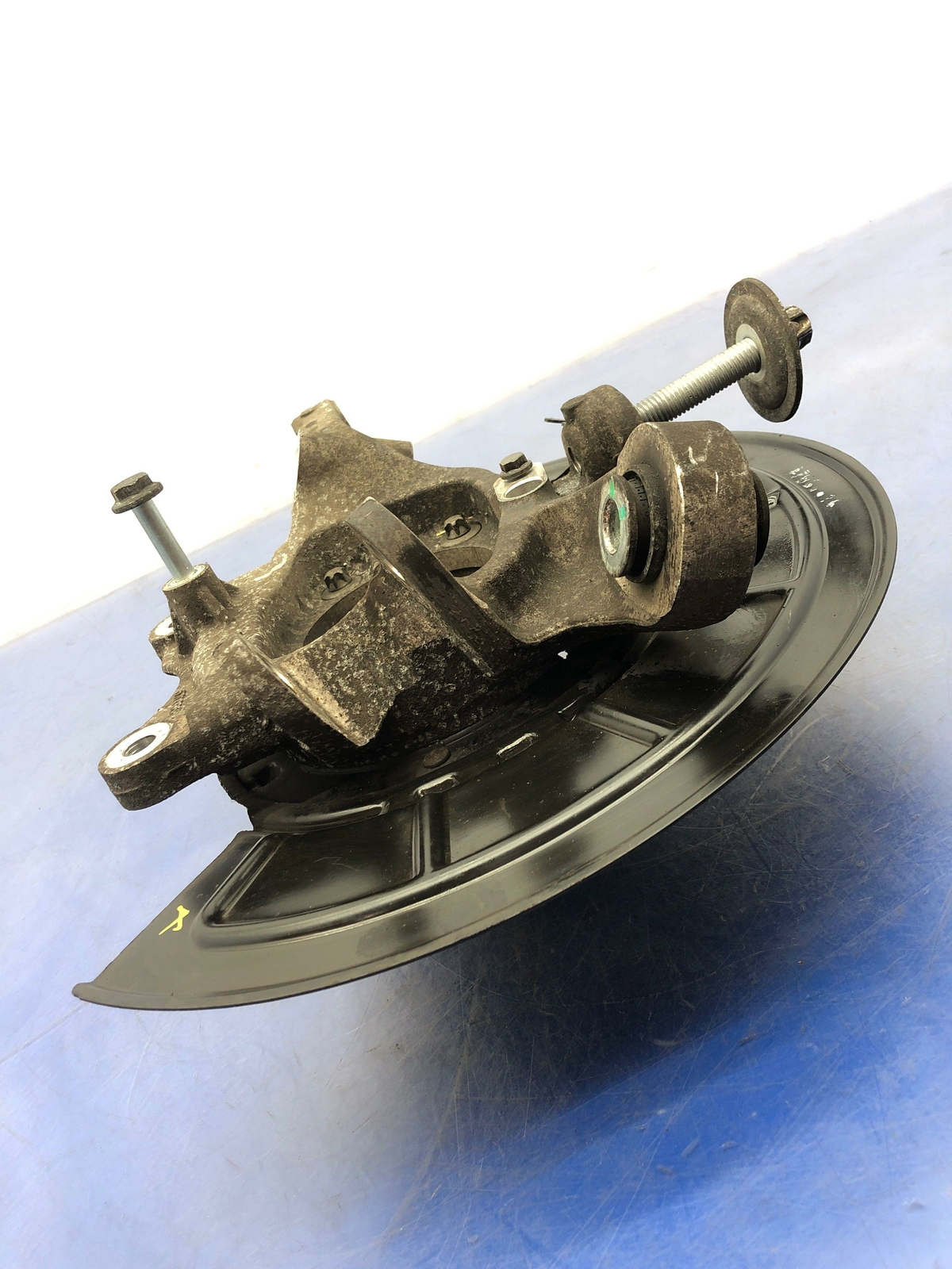 2013 - 2016 MASERATI QUATTROPORTE M156 OEM REAR LEFT SPINDLE KNUCKLE HUB BEARING