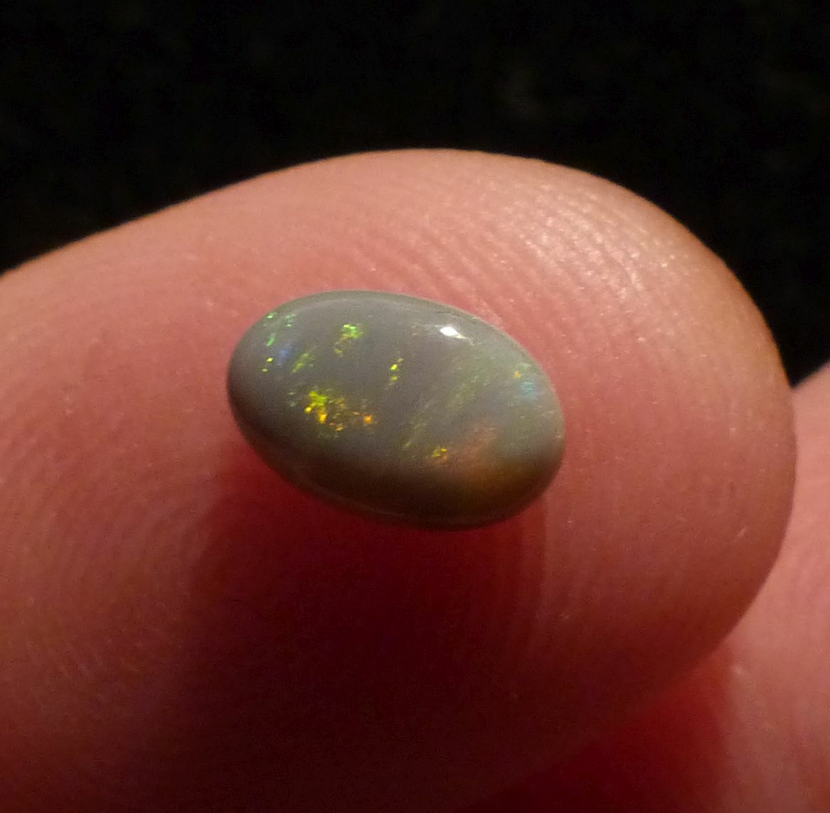 Opale noire de Lightning Ridge 0.49cts, une gemme rare d'Australie pour haute joaillerie
