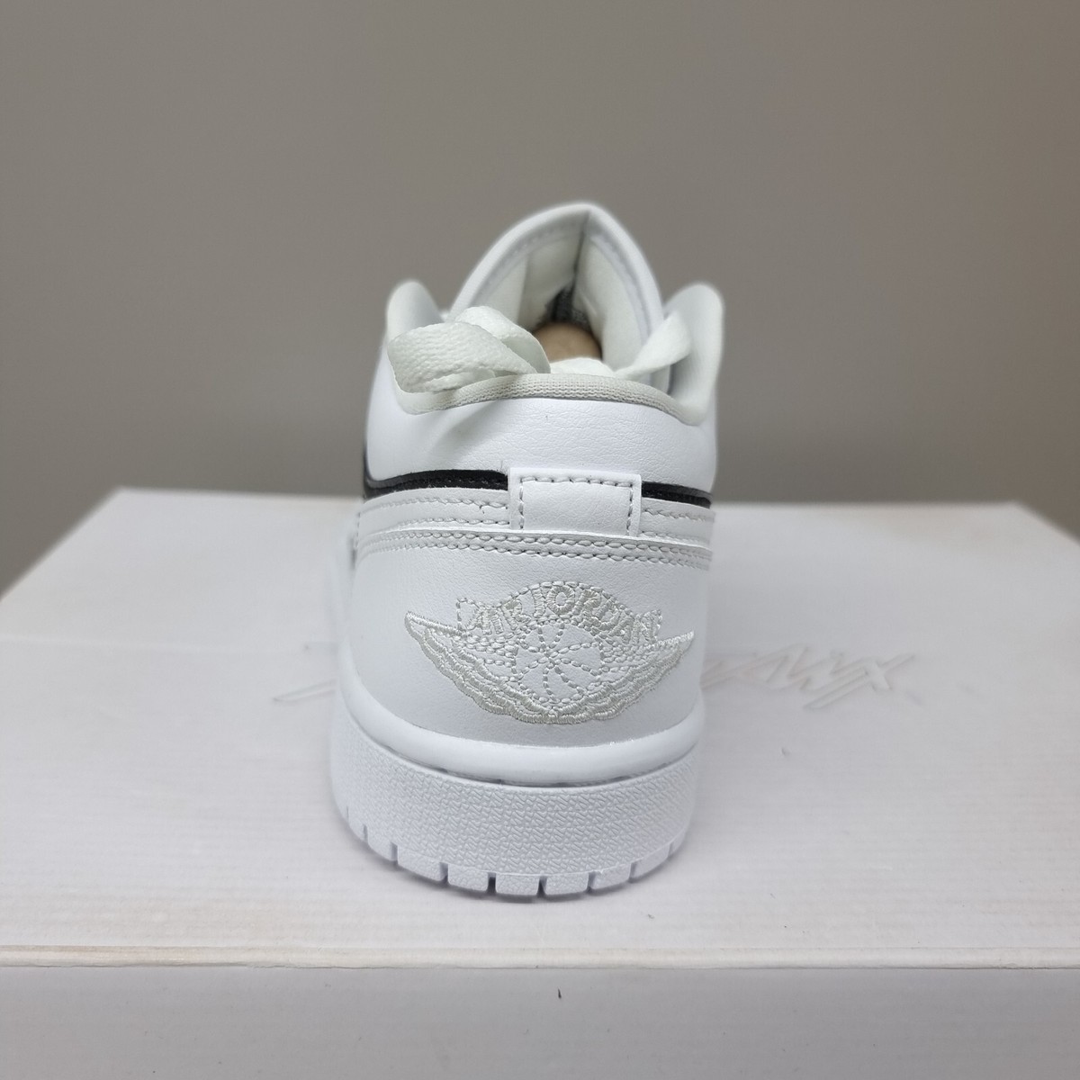 stock x jordan 1 panda