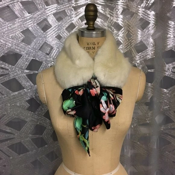 NUEVO CON ETIQUETAS Anthropologie Floral Oscuro 2 en 1 Ascot Bufanda Cuello Piel Foto 2 de 4