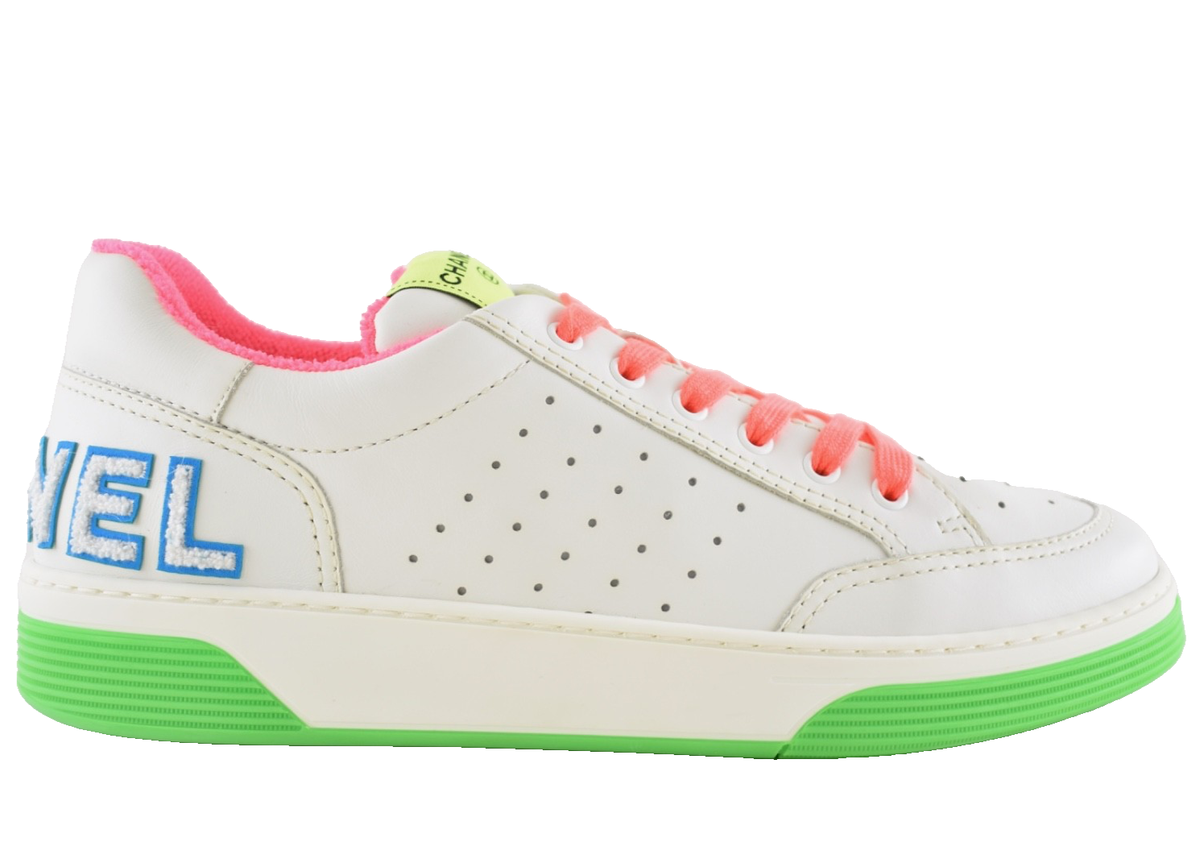 CHANEL スニーカー Chanel Mens 20P White Multicolor Neon CC Logo Flat Runner Trainer