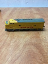 Bachmann Union Pacific HO Scale 1206 Train Engine Yellow Working but READ