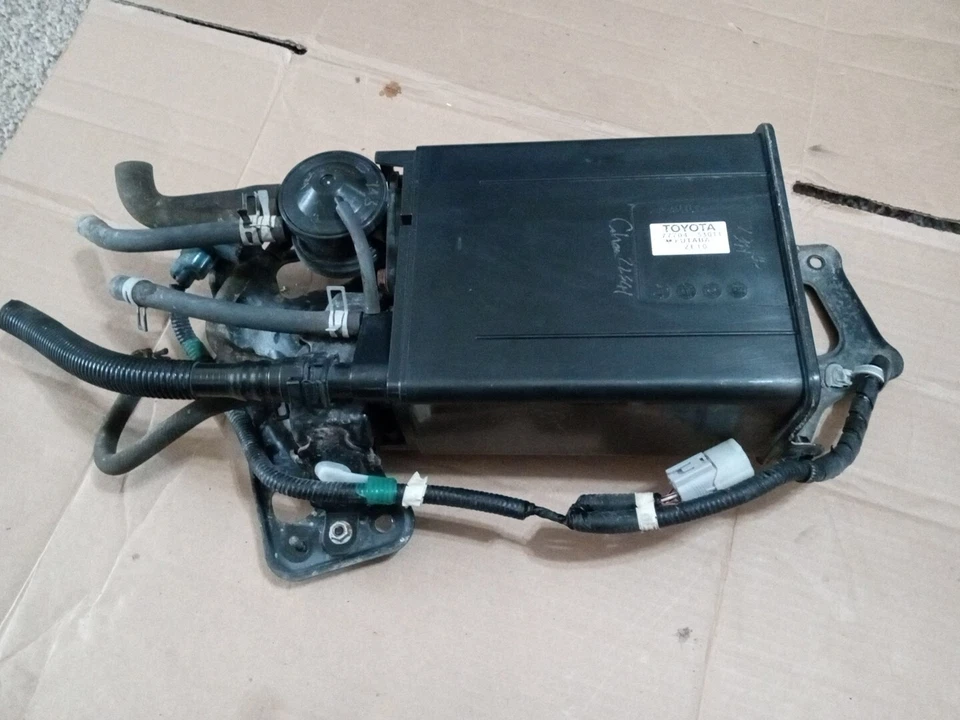 01-03 Highlander y 01-05 LEXUS GS RS 300 bote de carbón de combustible 77704 53011 OEM Foto 3 de 4