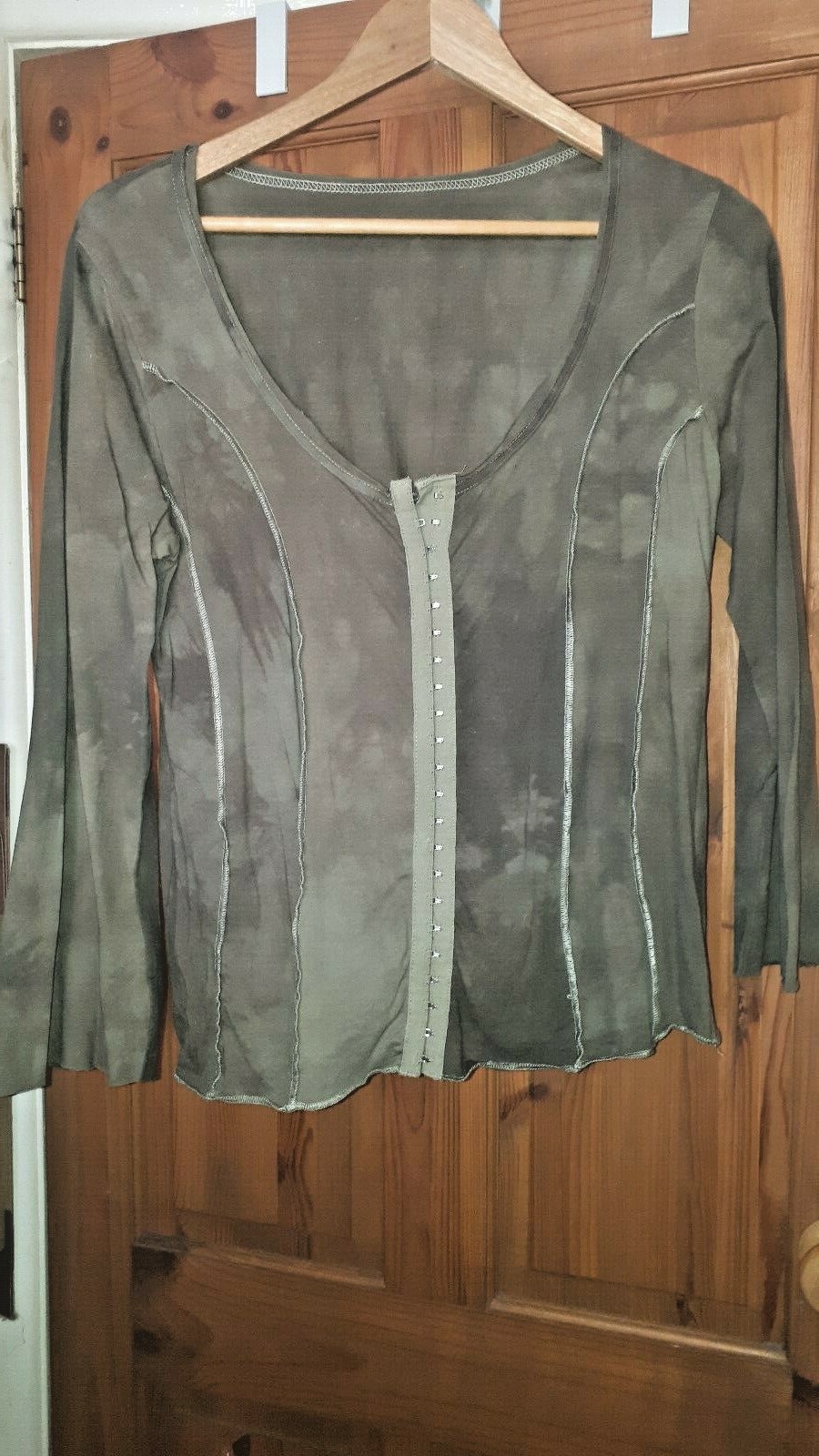 Vintage khaki green tie dye ethnic hippie boho gypsy festival hook & eye top tee