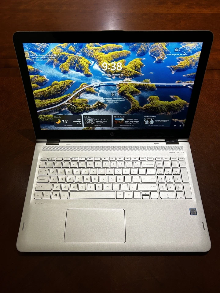 HP ENVY x360 Convertible 15.6" Pantalla Táctil (240GB SSD, 16GB RAM, Intel i7-8550U) Foto 2 de 4
