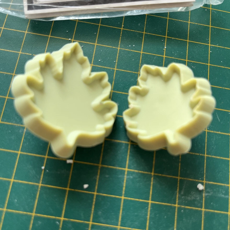Set of 2 chrysanthemum leaf cutters by Jem - Image 2 of 4