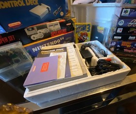 Nintendo NES Control Deck Console NES-001 NTSC-U/C Boxed w/ Cables & Manual